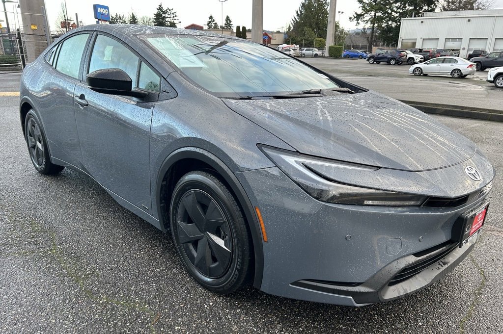 Certified 2025 Toyota Prius LE image 3