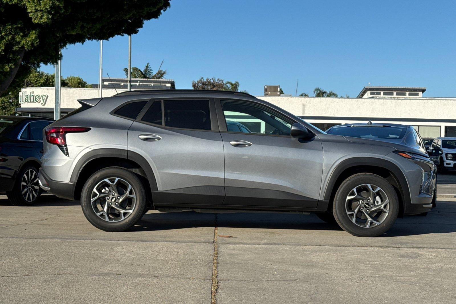 Used 2026 Chevrolet Trax LT w/ Driver Confidence Package FWD image 4
