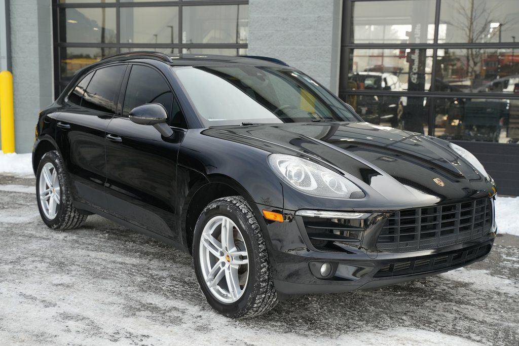 Used 2017 Porsche Macan w/ Driver Memory Package image 2