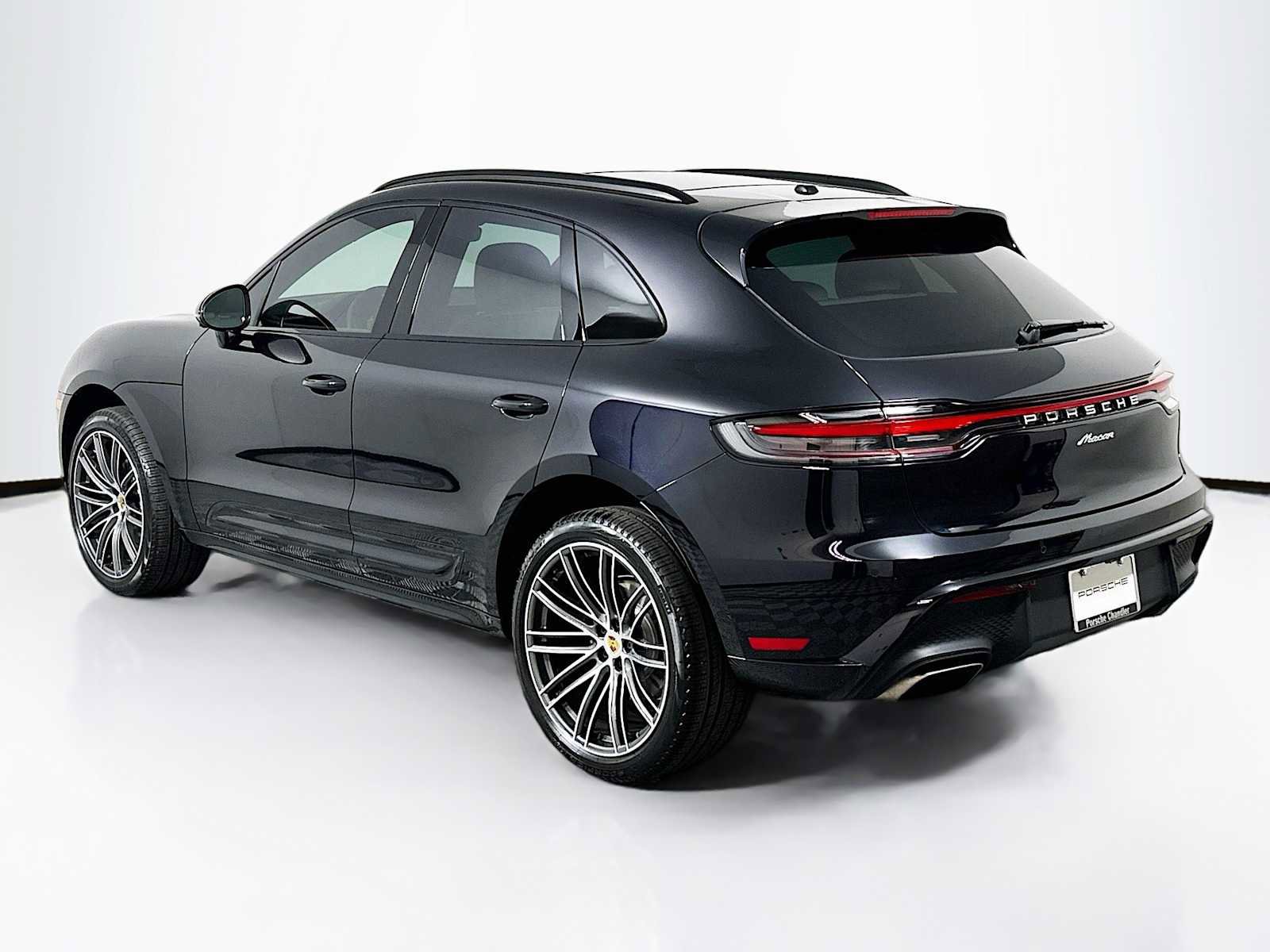 Certified 2025 Porsche Macan image 3