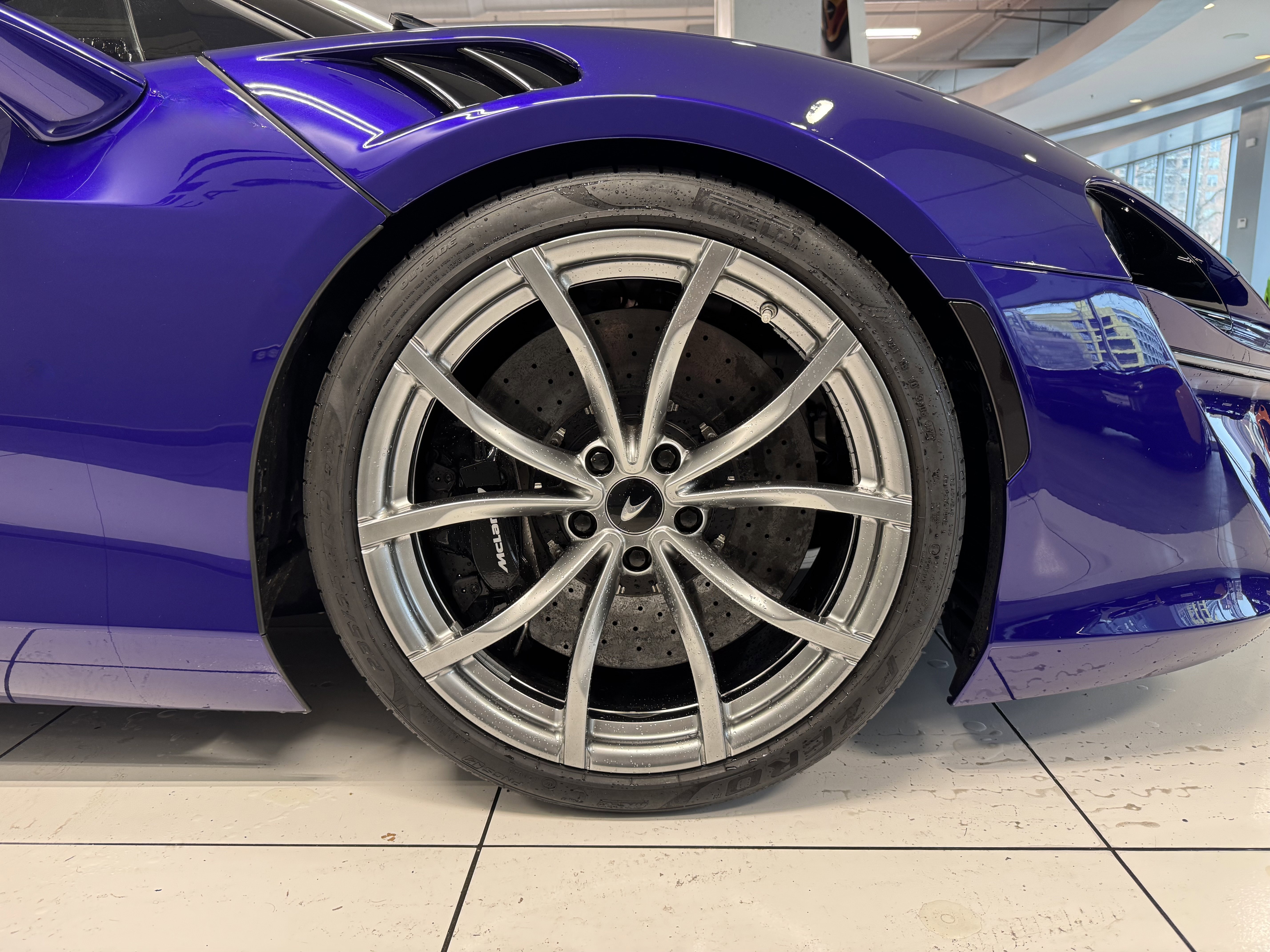 Used 2023 McLaren Artura image 16