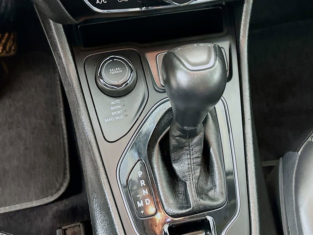 Used 2019 Jeep Cherokee Limited image 15