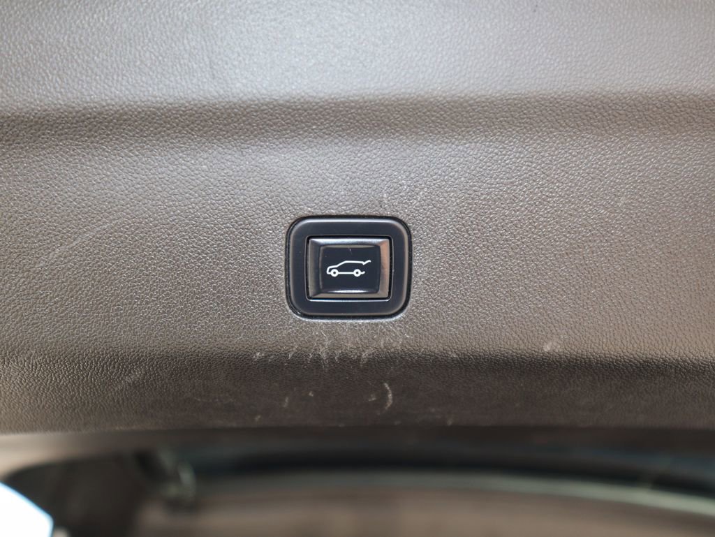 Used 2023 Chevrolet Suburban RST AWD/4WD image 6