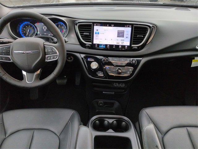 New 2025 Chrysler Voyager LX image 14