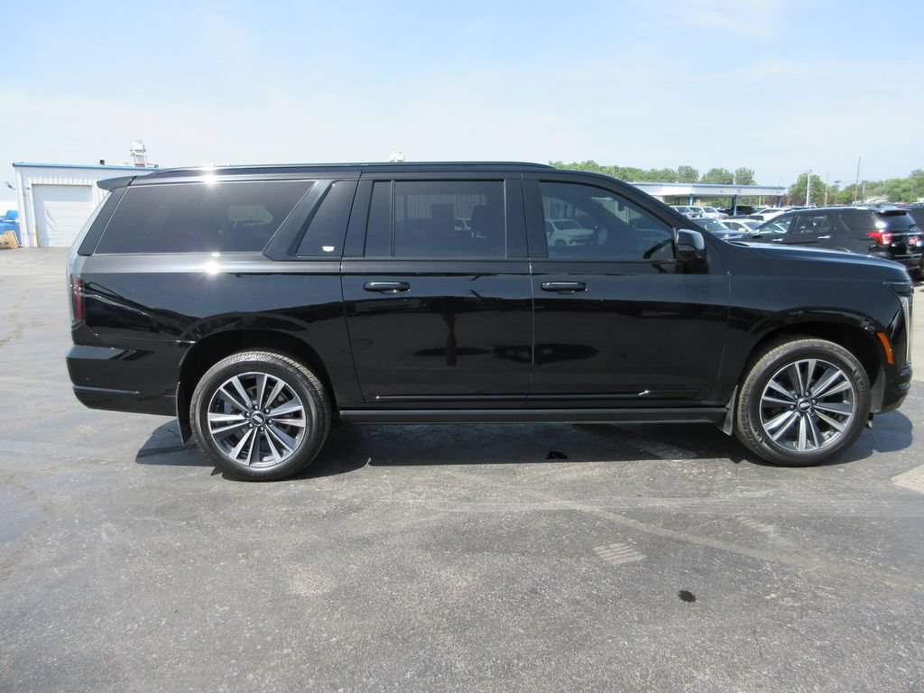 Certified 2026 Cadillac Escalade ESV Sport w/ Touring Package AWD/4WD image 5