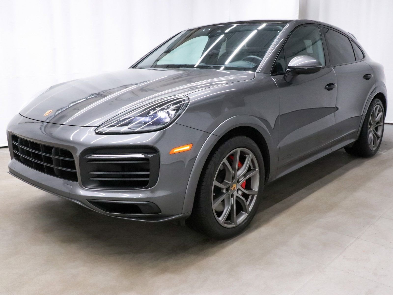 Used 2023 Porsche Cayenne GTS w/ Premium Package AWD/4WD image 3