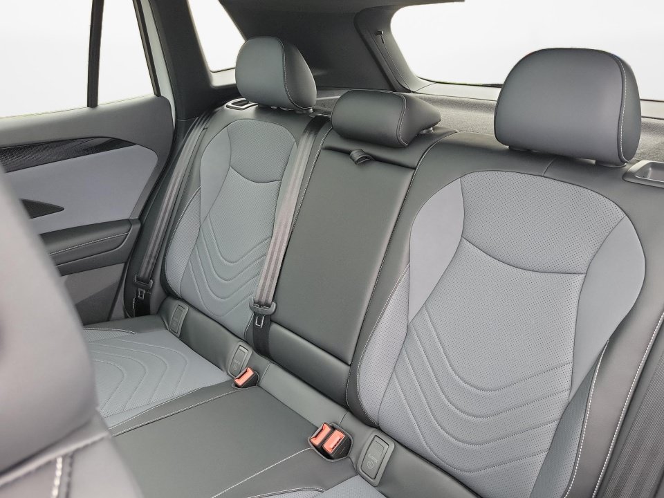 New 2026 Volkswagen Tiguan SE R-Line FWD image 12