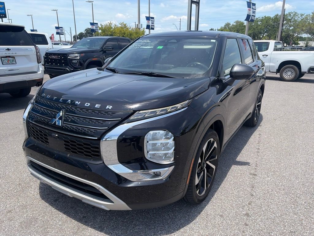 Used 2022 Mitsubishi Outlander SE AWD/4WD image 2
