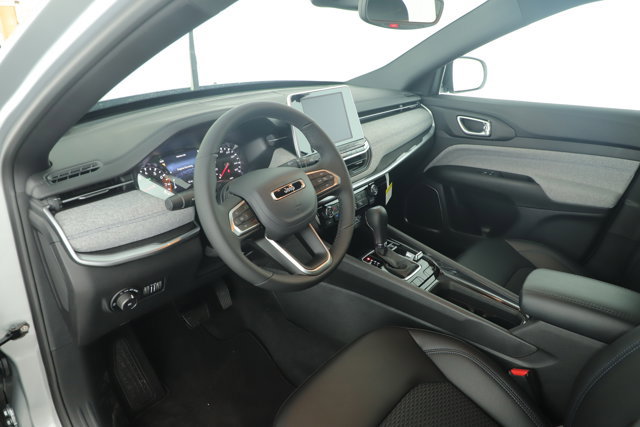 New 2026 Jeep Compass Latitude image 20