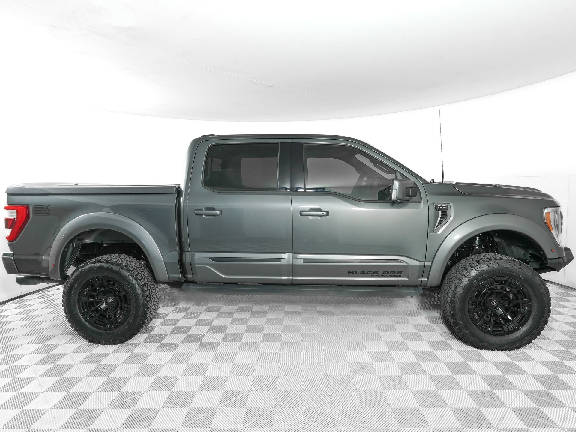 Used 2023 Ford F150 Lariat w/ Equipment Group 502A High AWD/4WD image 4