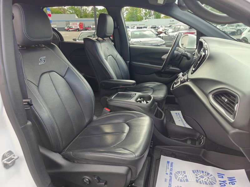 Used 2020 Chrysler Pacifica Touring-L Plus FWD image 24