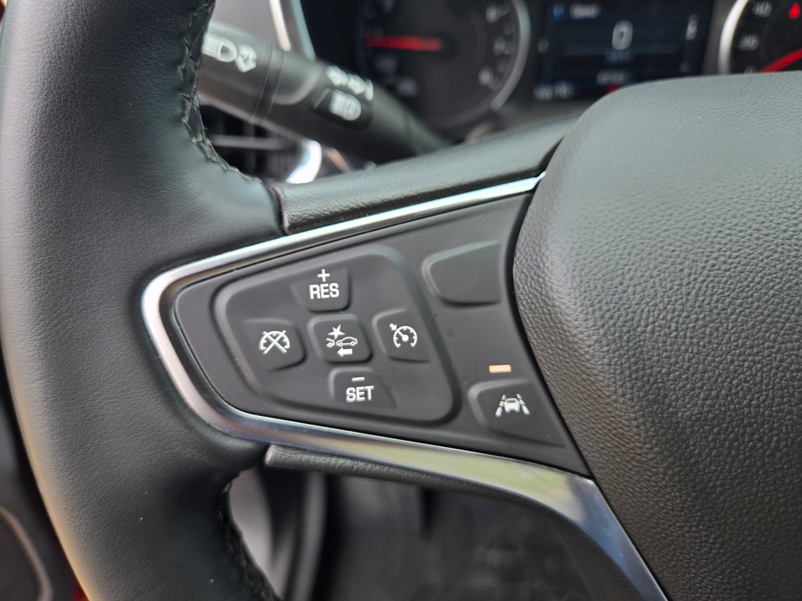 Used 2024 Chevrolet Equinox LT w/ LPO, Floor Liner Package FWD image 12
