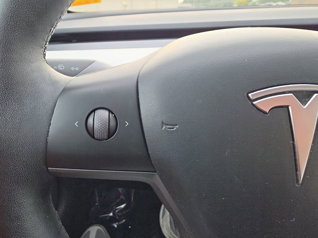 Used 2023 Tesla Model 3 Standard Range image 17