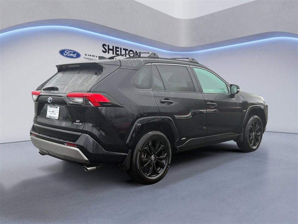 Used 2022 Toyota RAV4 SE image 5