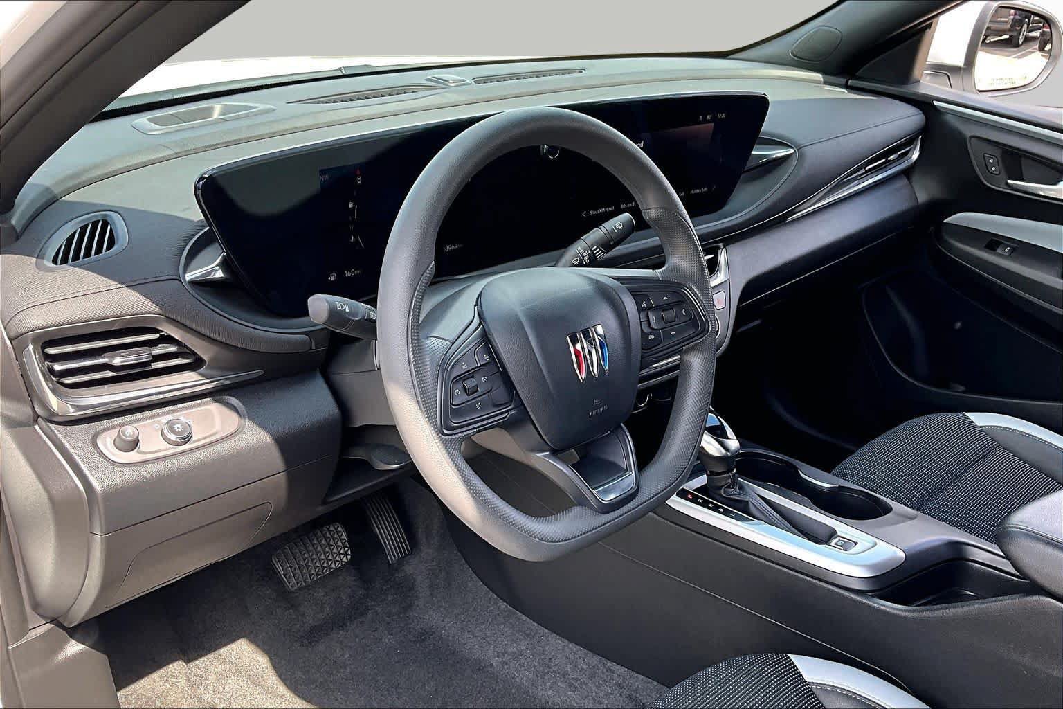 Used 2025 Buick Envista Preferred FWD image 18