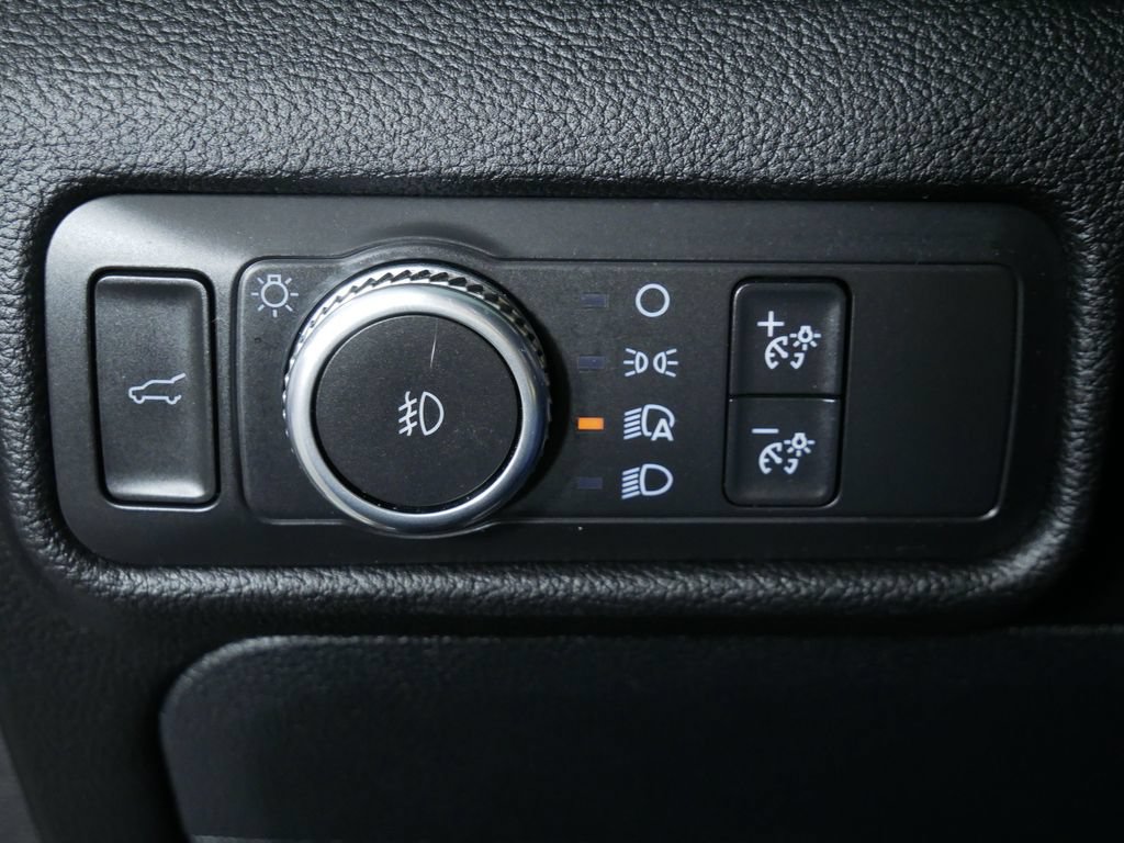 Used 2021 Ford Explorer Limited w/ Equipment Group 301A AWD/4WD image 24