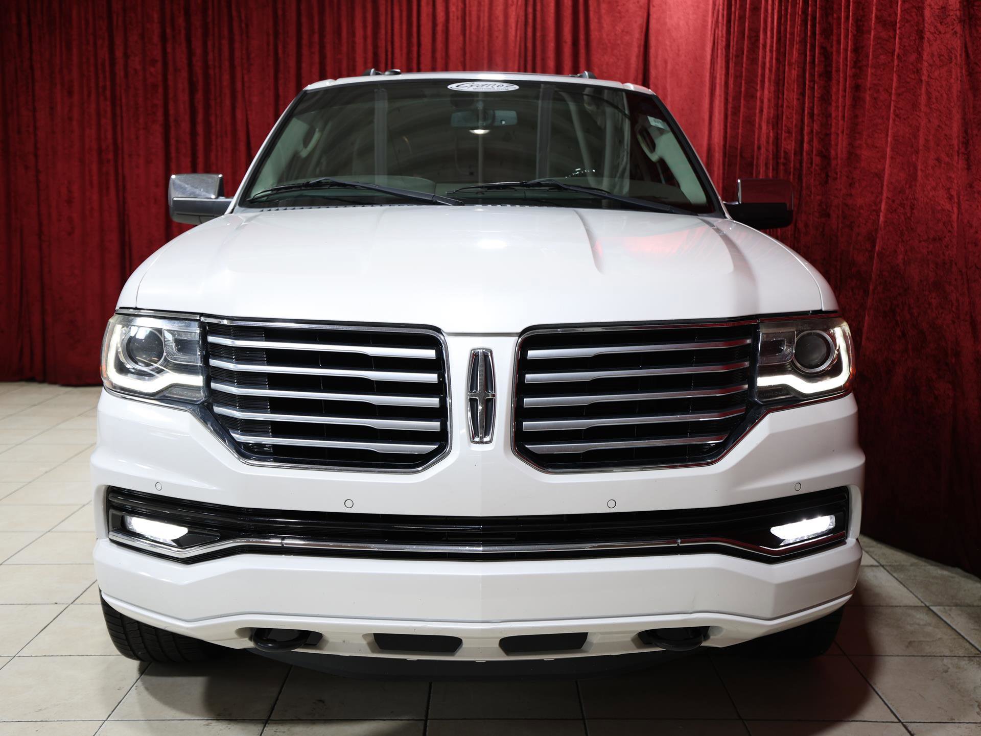 Used 2017 Lincoln Navigator Select image 9