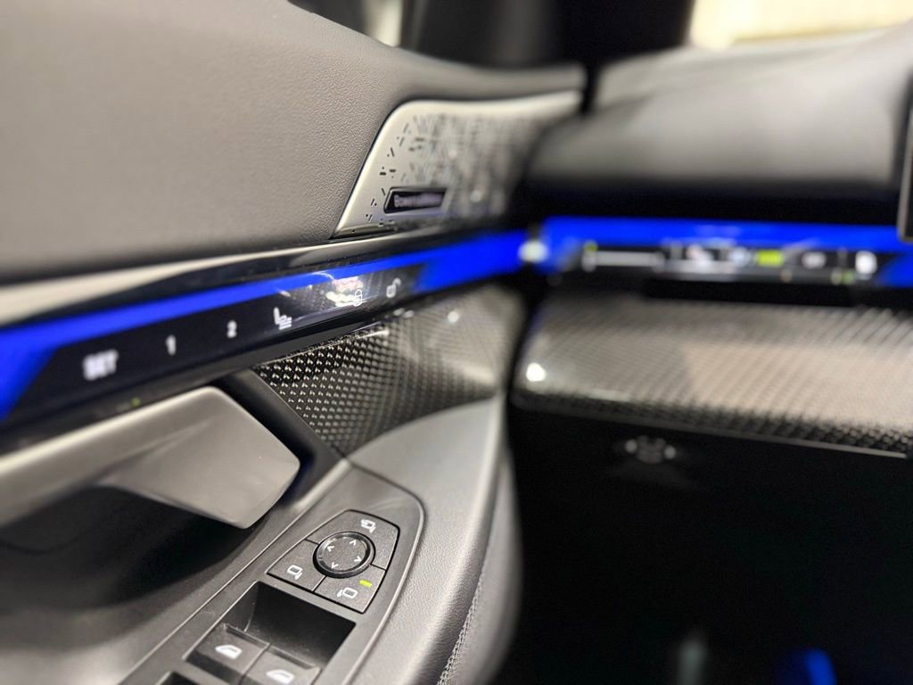 Used 2025 BMW M5 w/ Carbon Package image 31