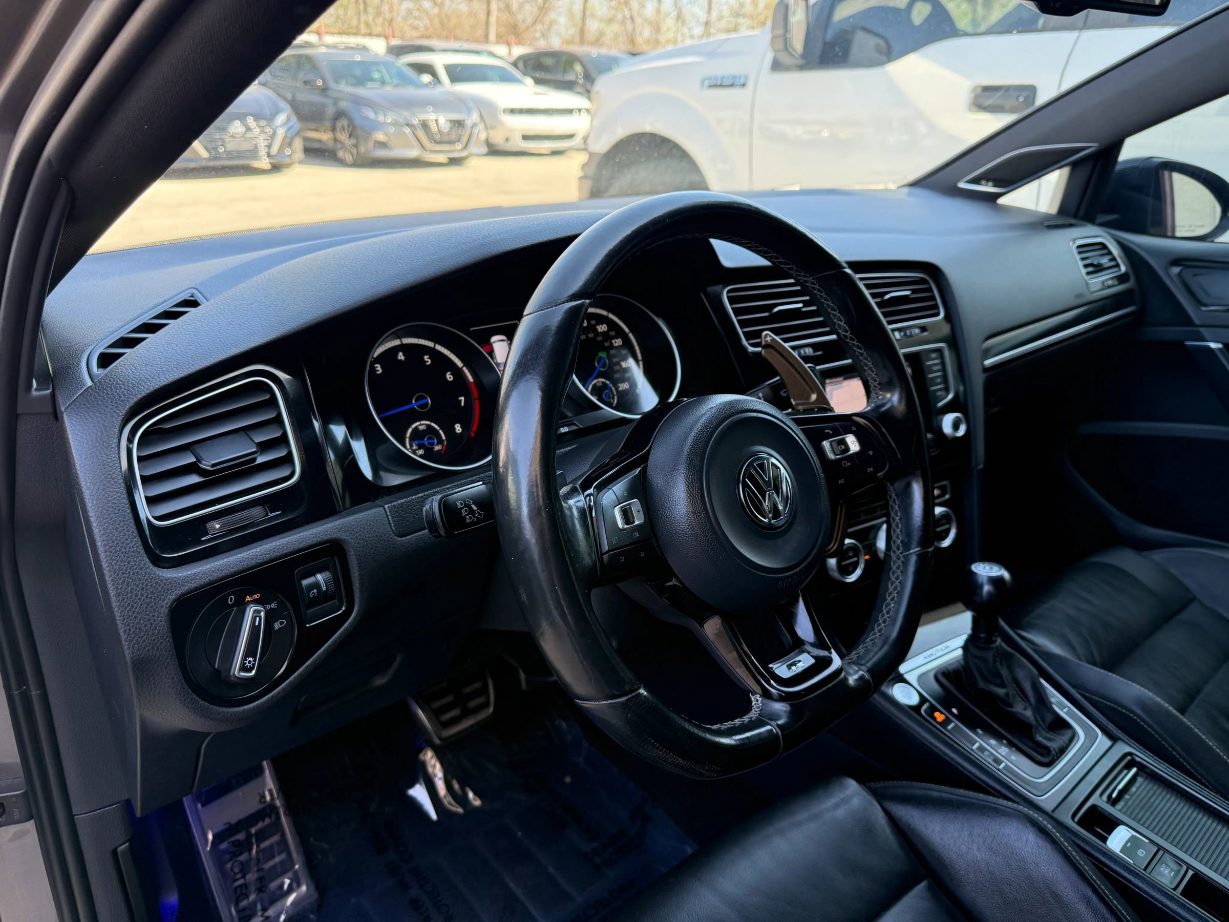 Used 2015 Volkswagen Golf R 4-Door image 9