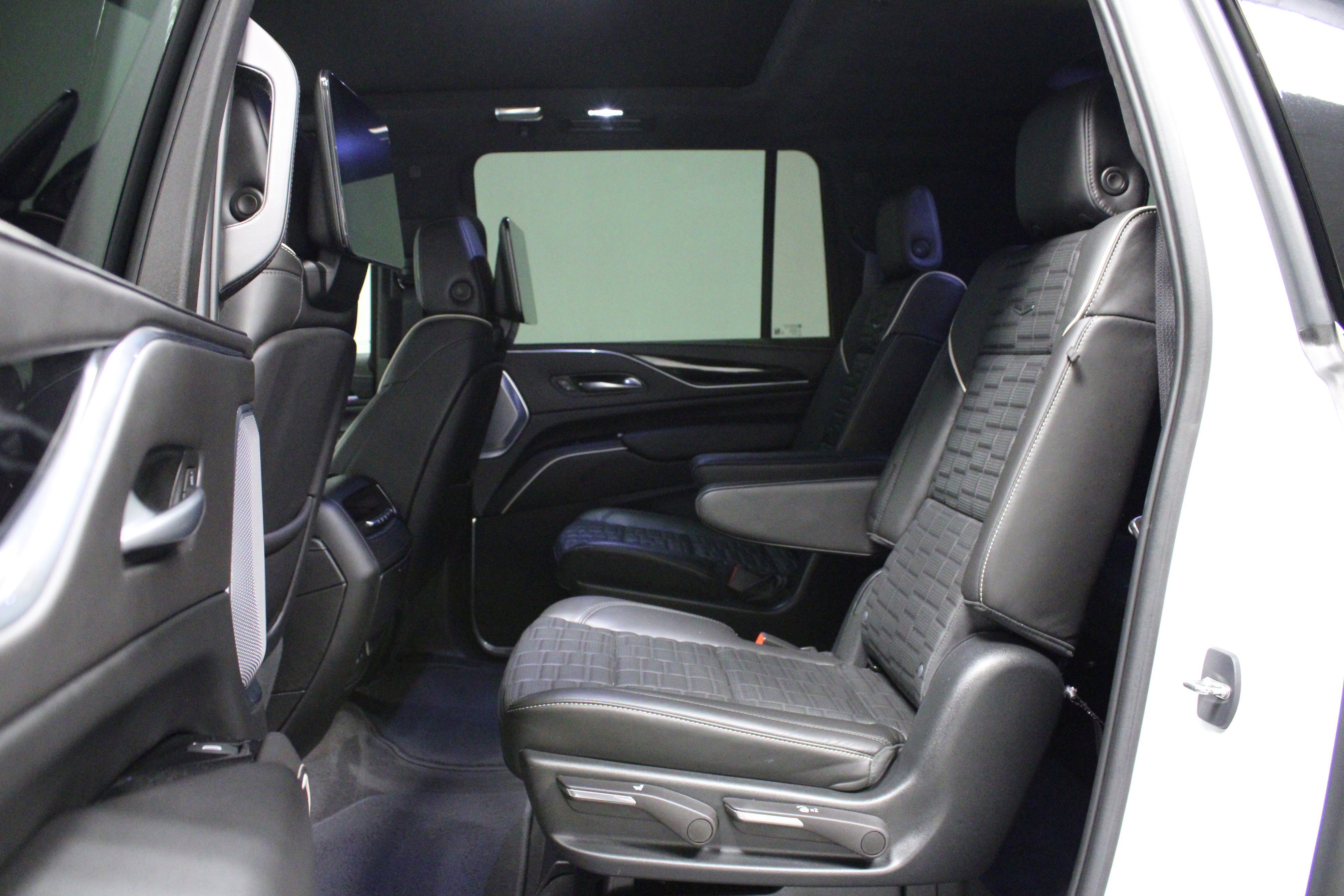 Used 2023 Cadillac Escalade ESV V w/ Heavy-Duty Trailer Package image 13