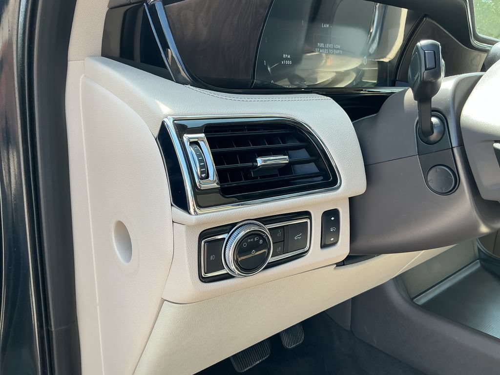 Used 2021 Lincoln Navigator L Reserve AWD/4WD image 36