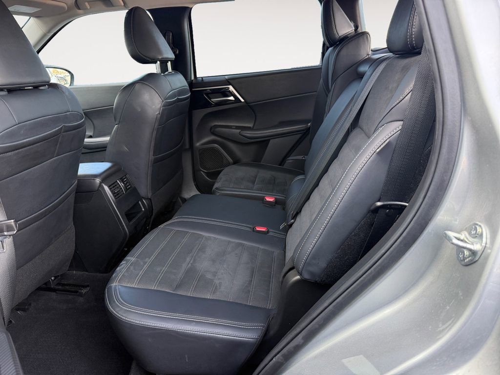 Used 2024 Mitsubishi Outlander SE image 13