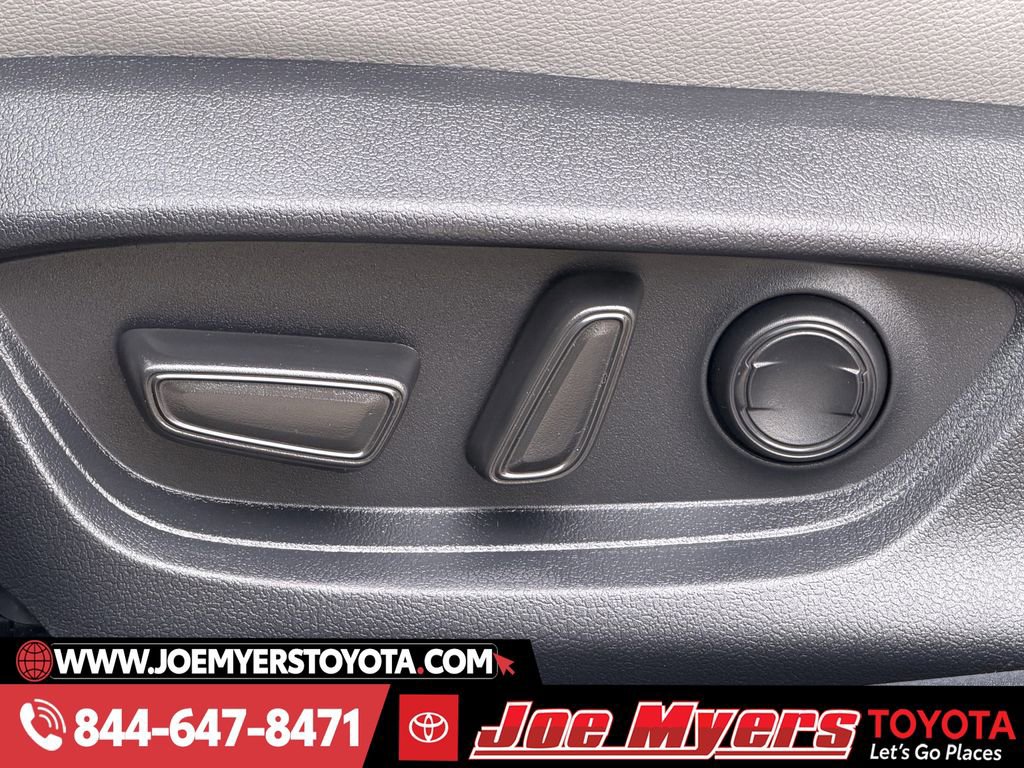 Used 2025 Toyota Camry SE w/ Multimedia Upgrade Package image 28