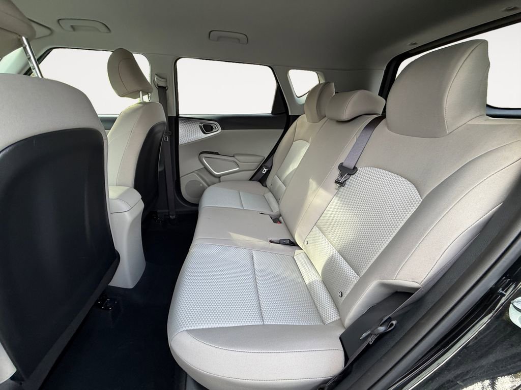 Used 2025 Kia Soul LX w/ LX Technology Package image 13