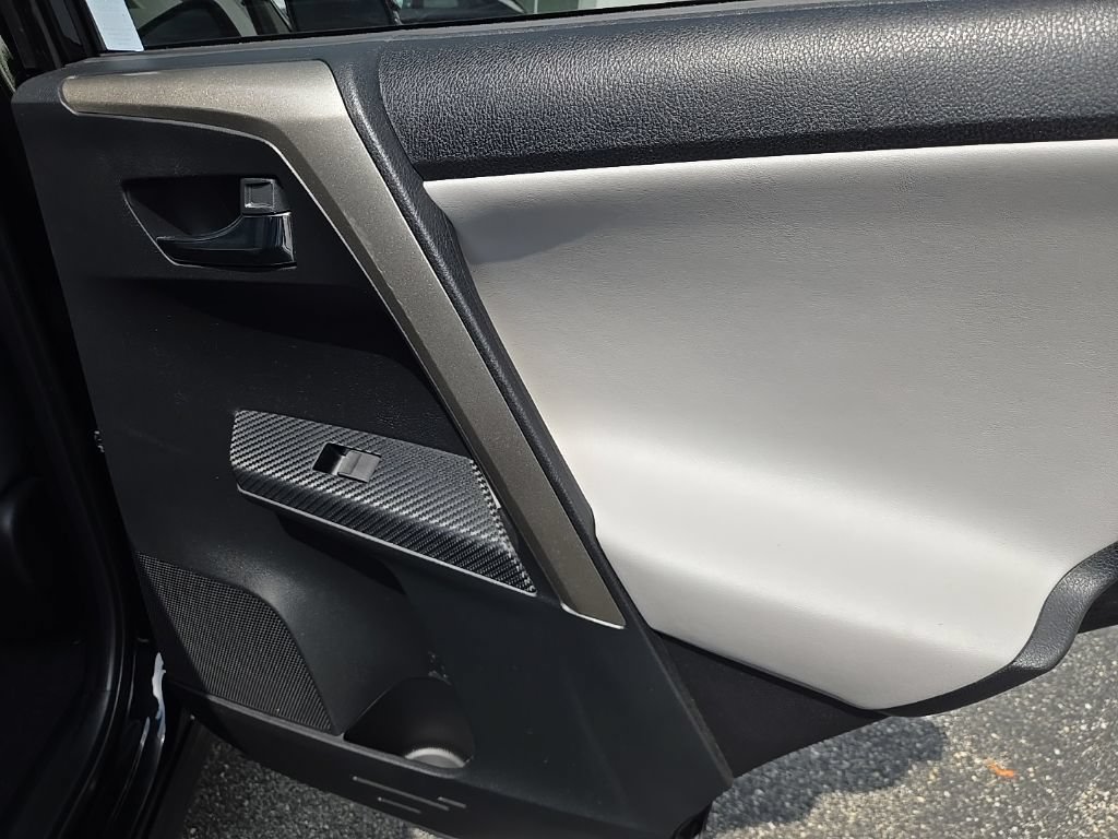 Used 2015 Toyota RAV4 Limited AWD/4WD image 36