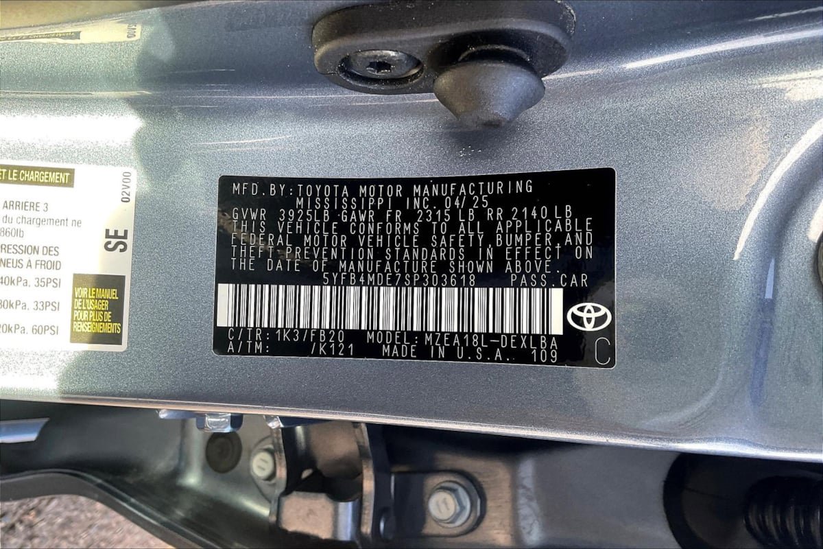 Used 2025 Toyota Corolla LE FWD image 30