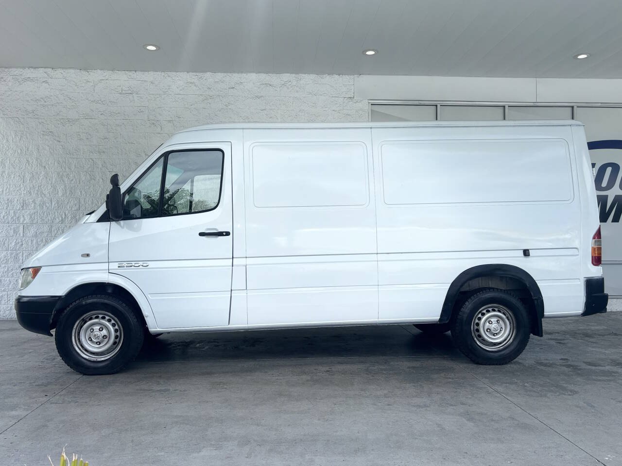 Used 2006 Dodge Sprinter 2500 w/ Window Group II RWD image 7