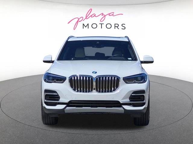 Certified 2022 BMW X5 xDrive45e w/ Premium Package AWD/4WD image 2