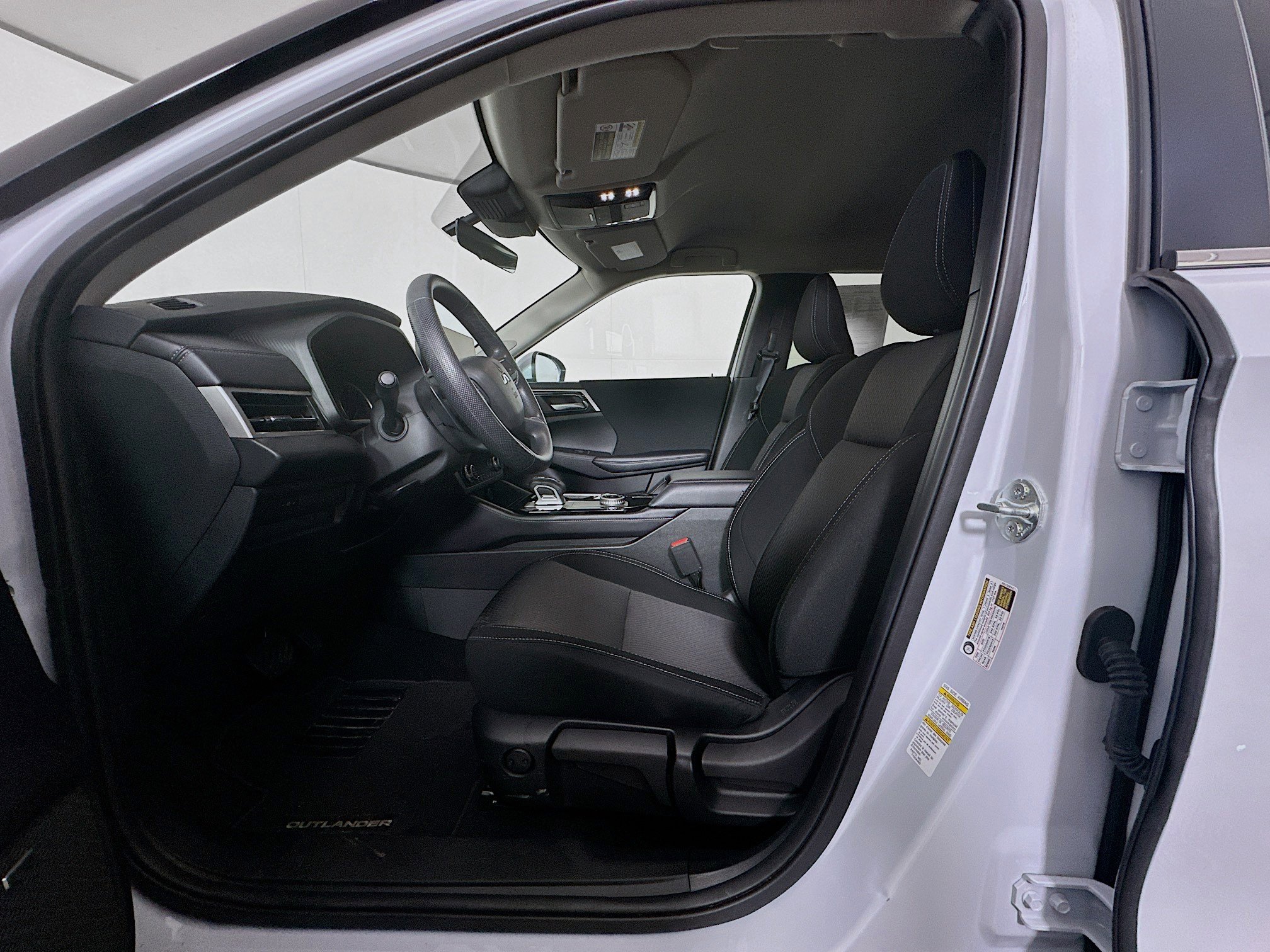 Used 2025 Mitsubishi Outlander ES AWD/4WD image 13