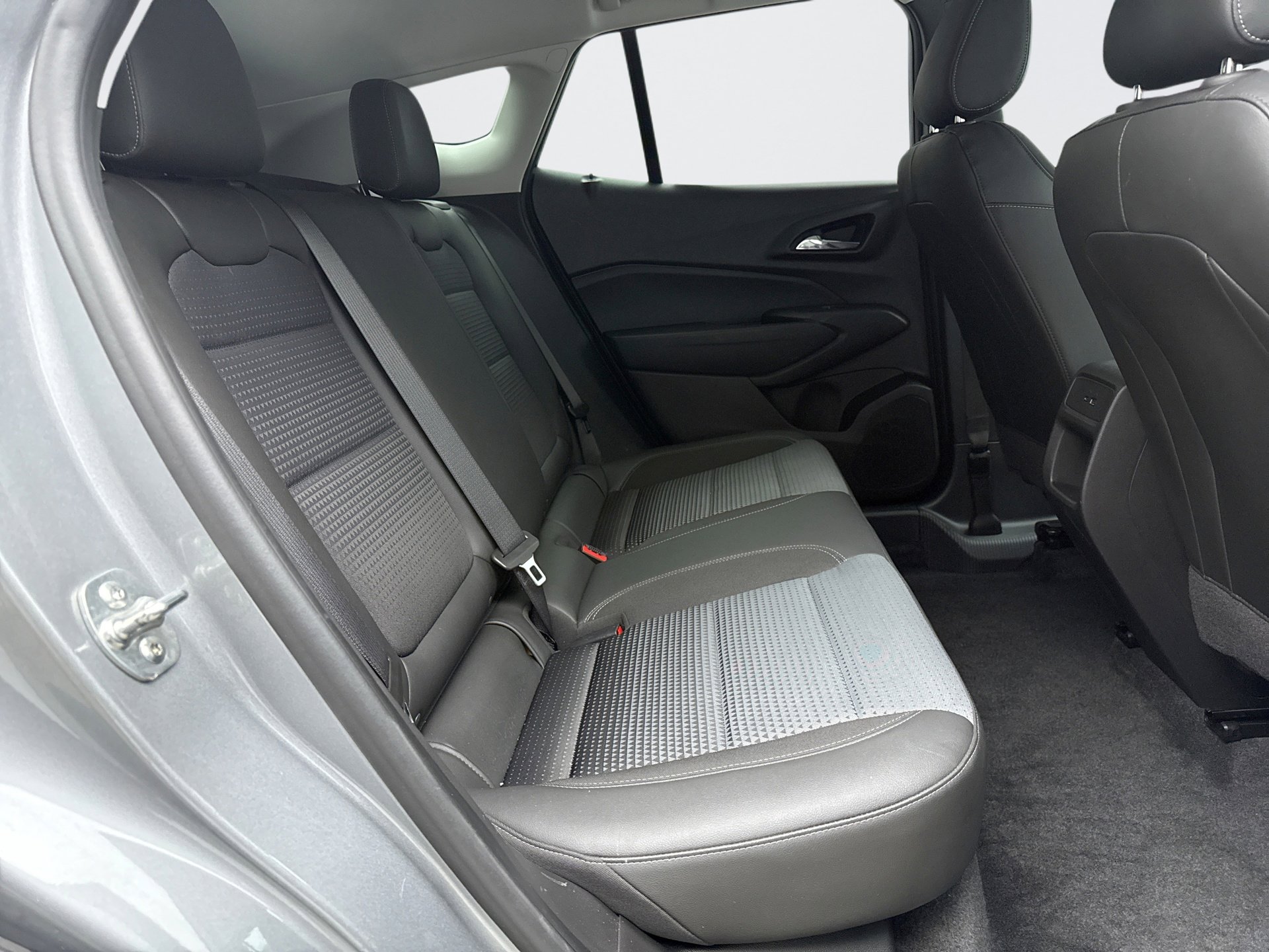 Used 2024 Chevrolet Trax LT w/ Sunroof Package image 19