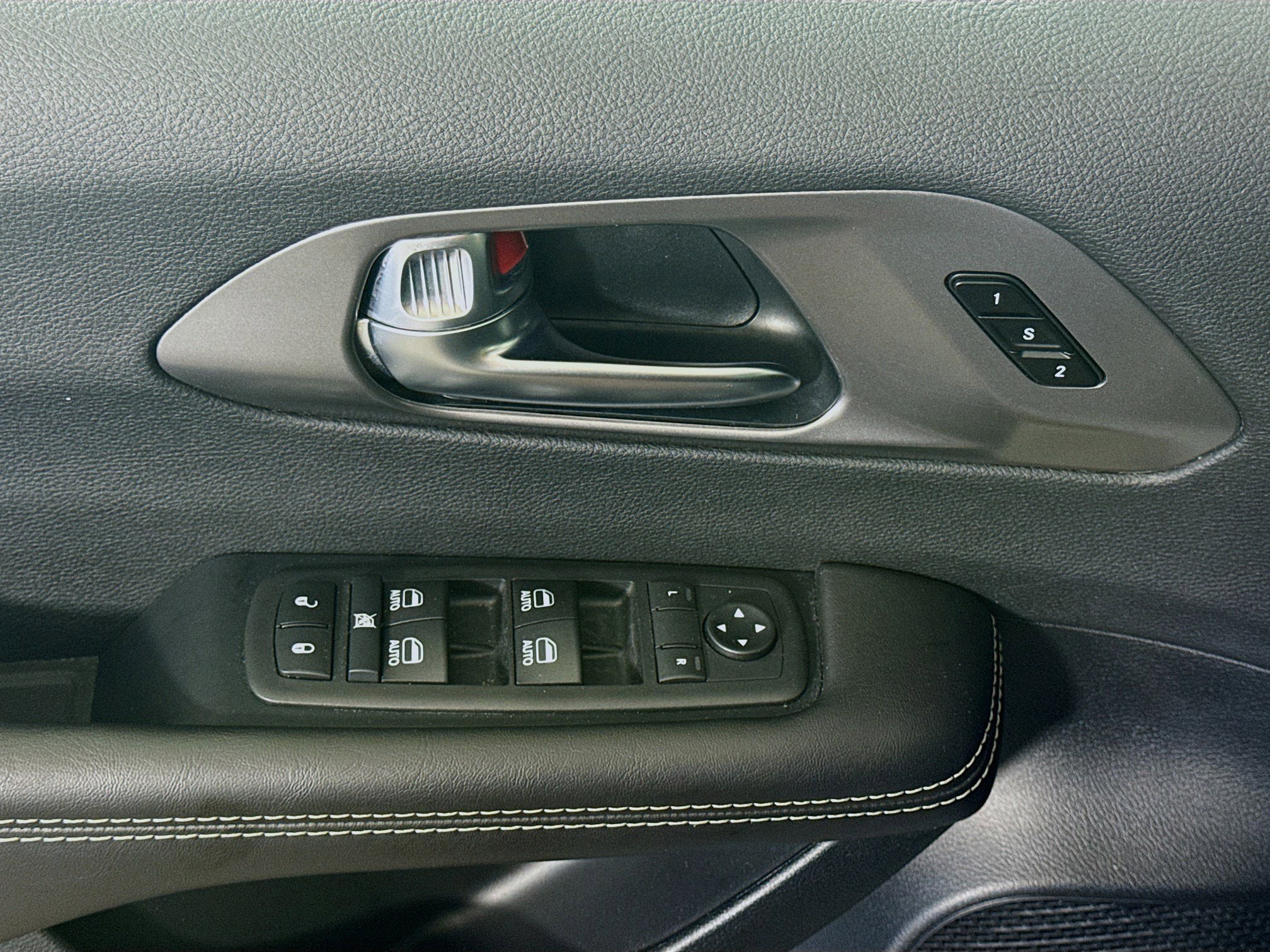 Used 2026 Chrysler Pacifica Select image 24