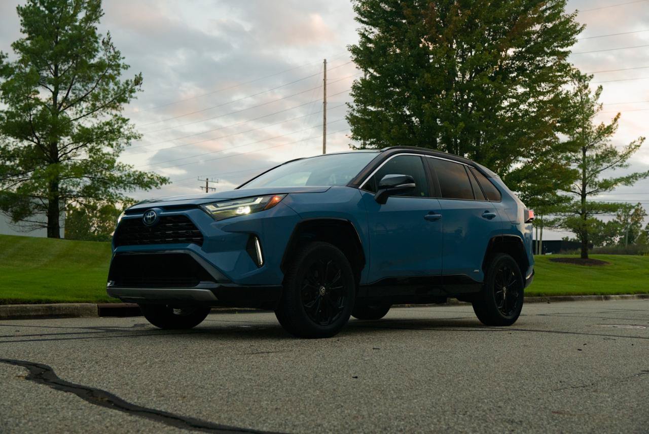 Used 2022 Toyota RAV4 XSE AWD/4WD image 36