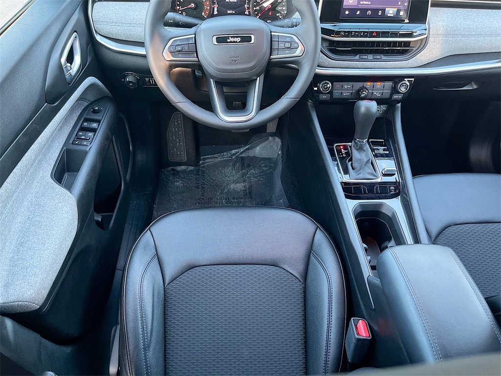 Used 2025 Jeep Compass Latitude image 22