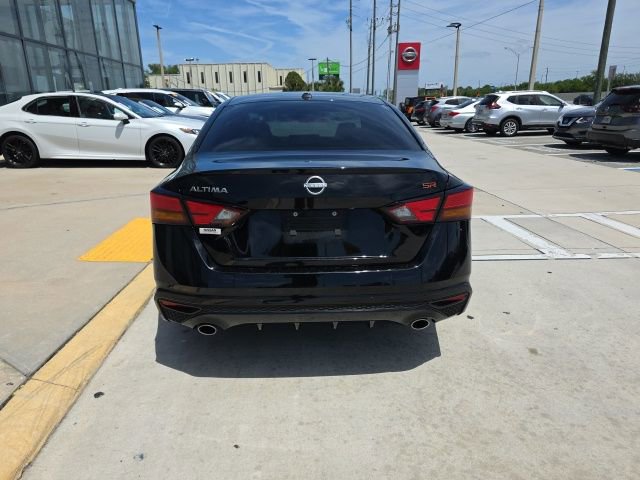 Used 2024 Nissan Altima 2.5 SR w/ SR Premium Package FWD image 5