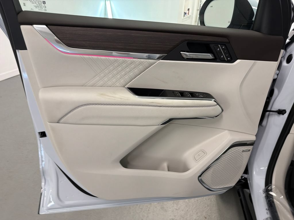New 2026 GMC Acadia Denali w/ Super Cruise Package FWD image 11