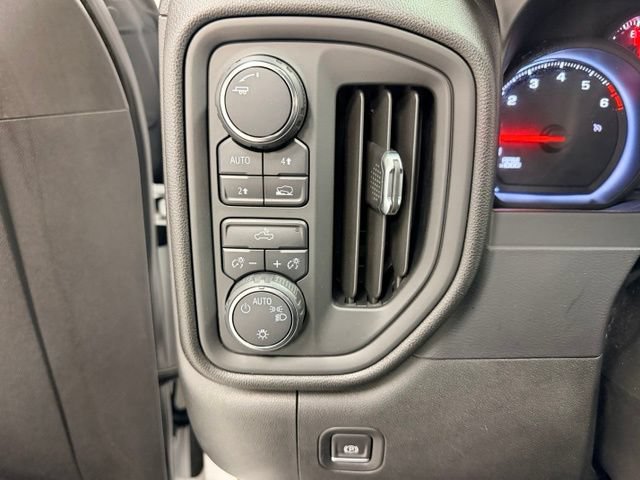 Certified 2019 Chevrolet Silverado 1500 Custom w/ Custom Value Package AWD/4WD image 17