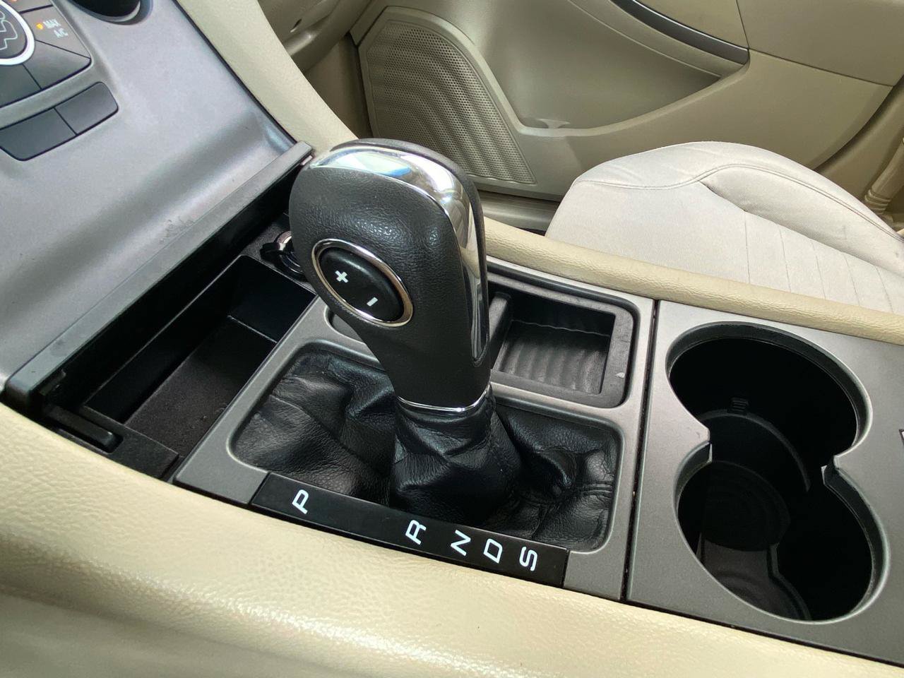 Used 2017 Ford Taurus SE FWD image 38