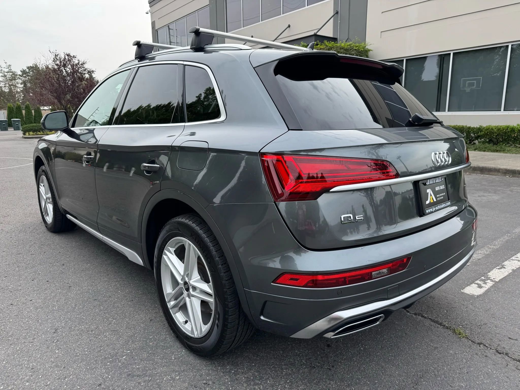 Used 2022 Audi Q5 e Premium w/ Convenience Package image 8