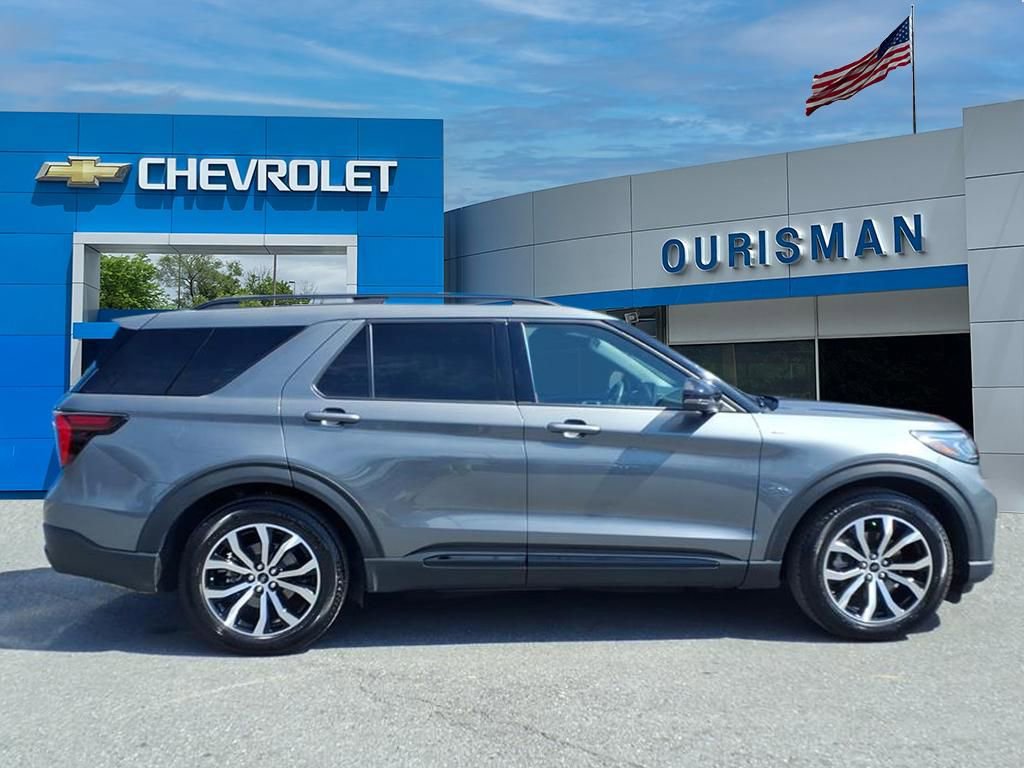 Used 2025 Ford Explorer ST-Line w/ Premium Package image 2