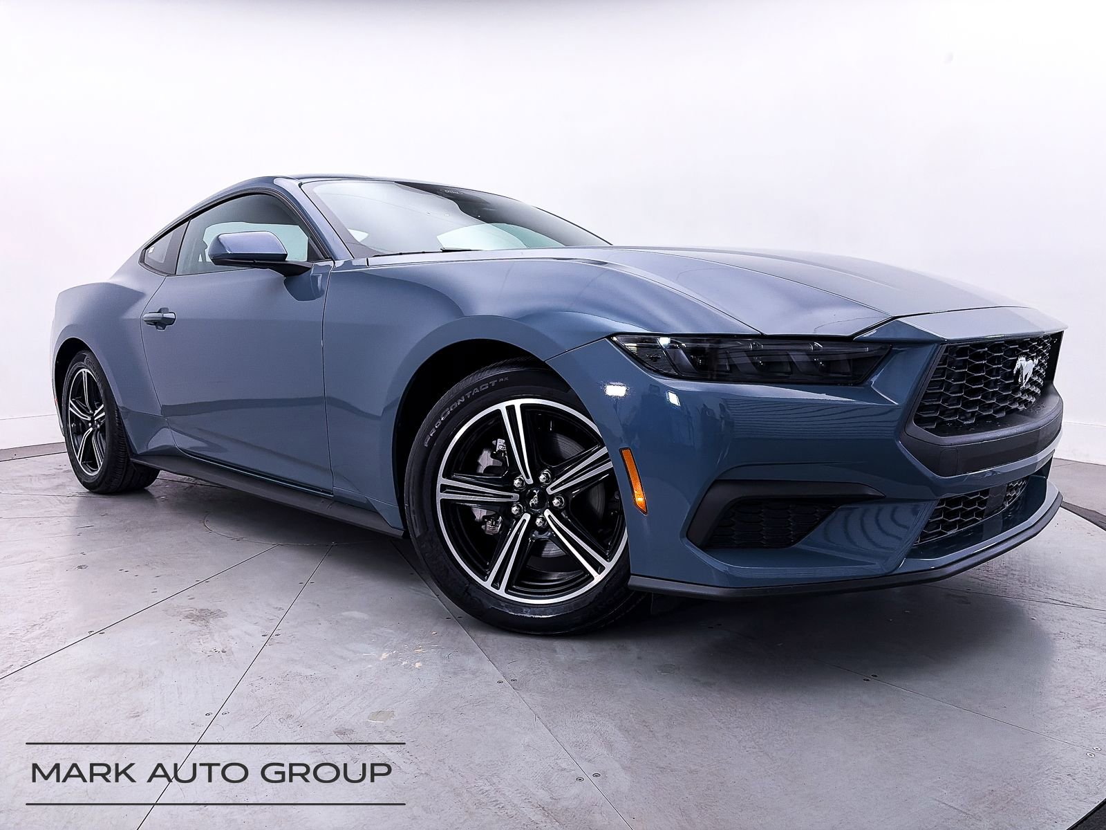 Used 2025 Ford Mustang Coupe RWD image 1