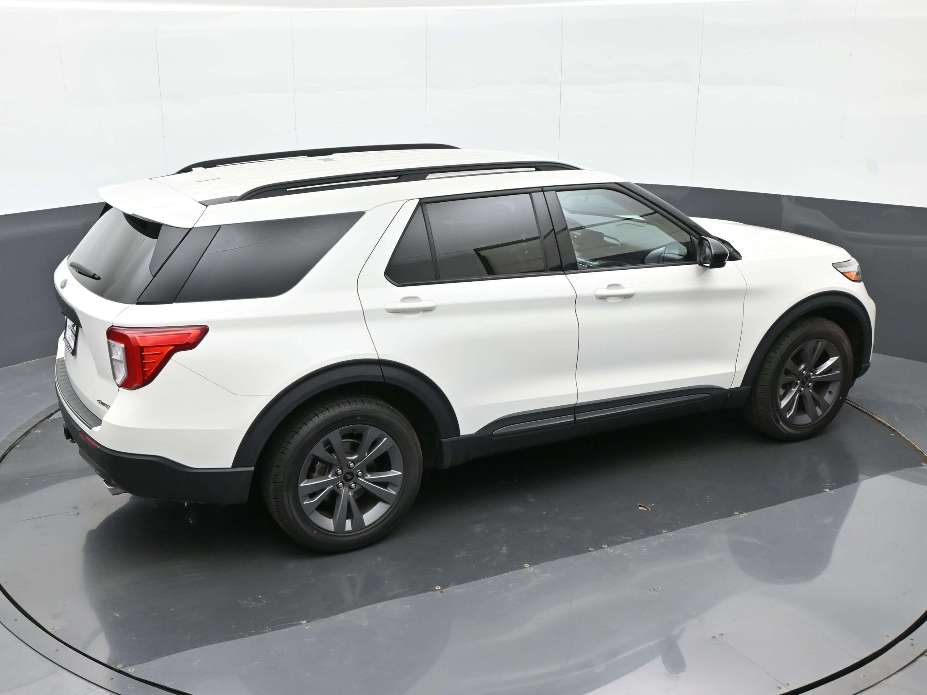 Used 2023 Ford Explorer XLT w/ Equipment Group 202A AWD/4WD image 32