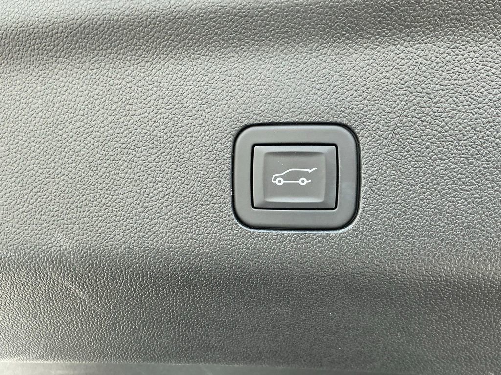 Used 2025 Chevrolet Tahoe LT image 19