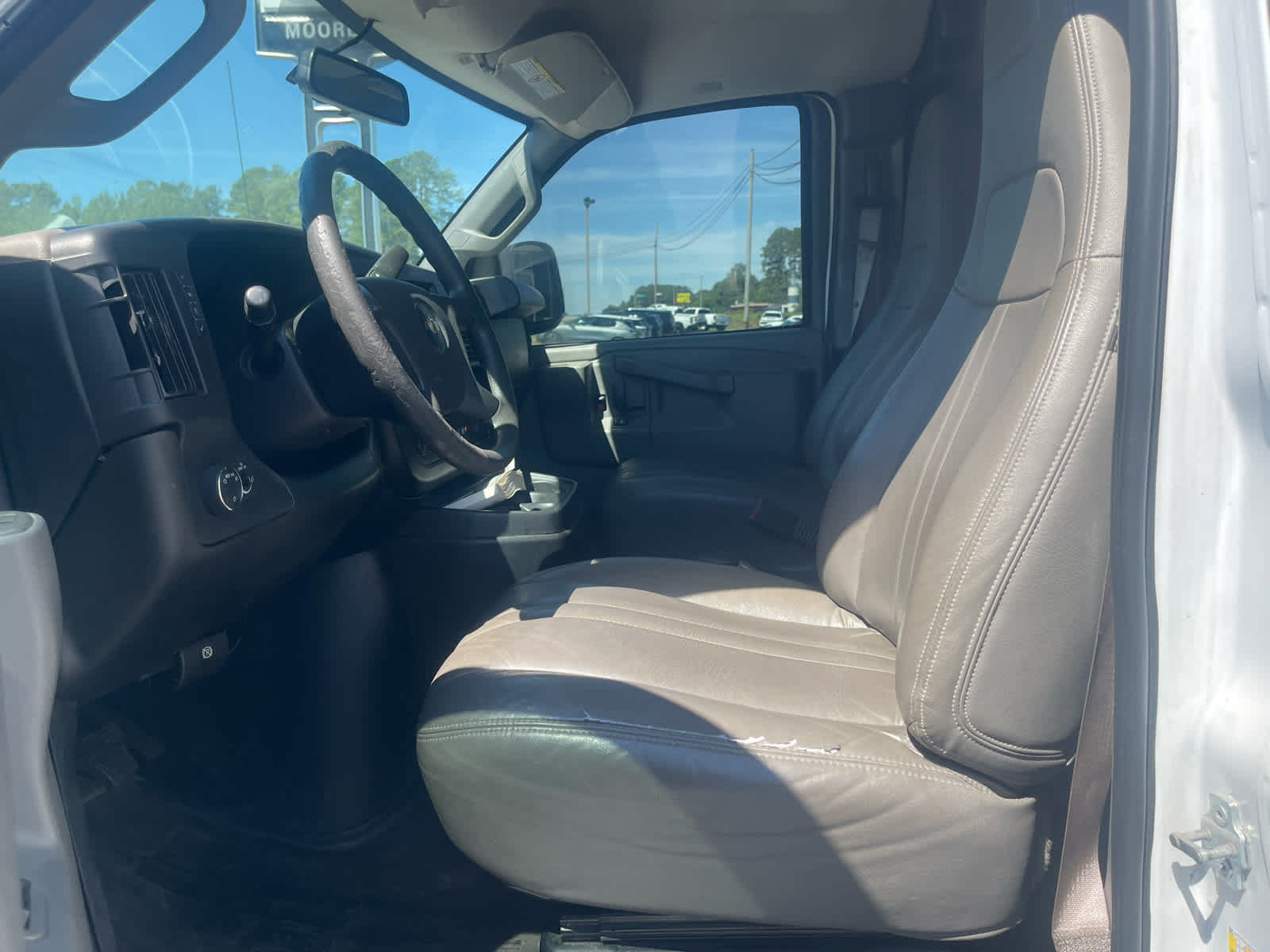 Used 2019 GMC Savana 3500 RWD image 12