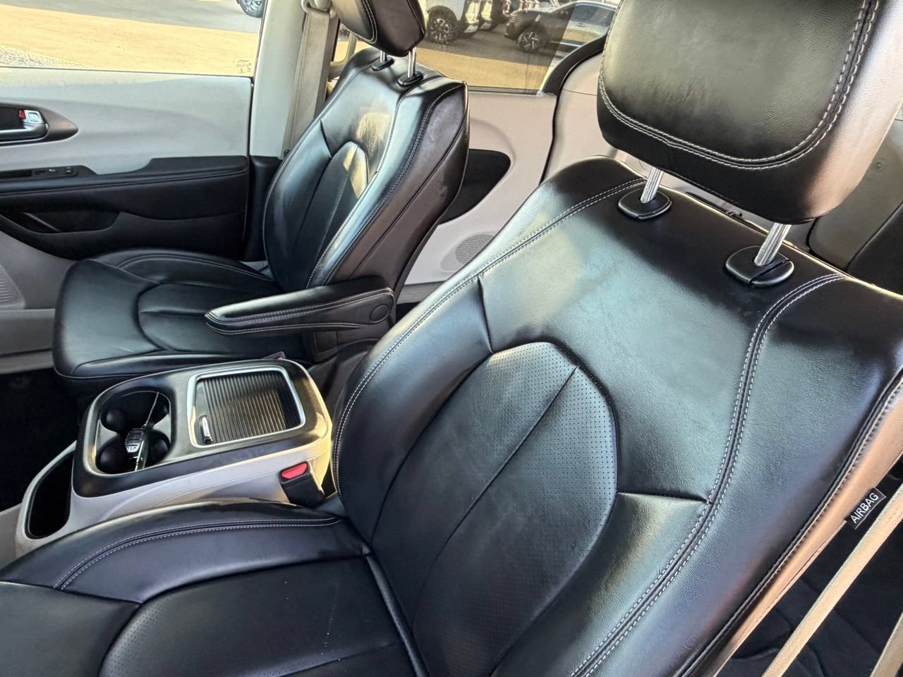 Used 2023 Chrysler Pacifica Touring-L FWD image 30
