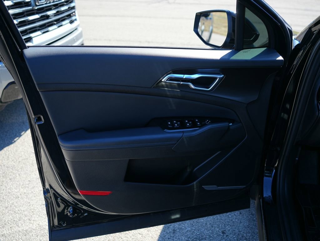 Used 2025 Kia Sportage EX image 16