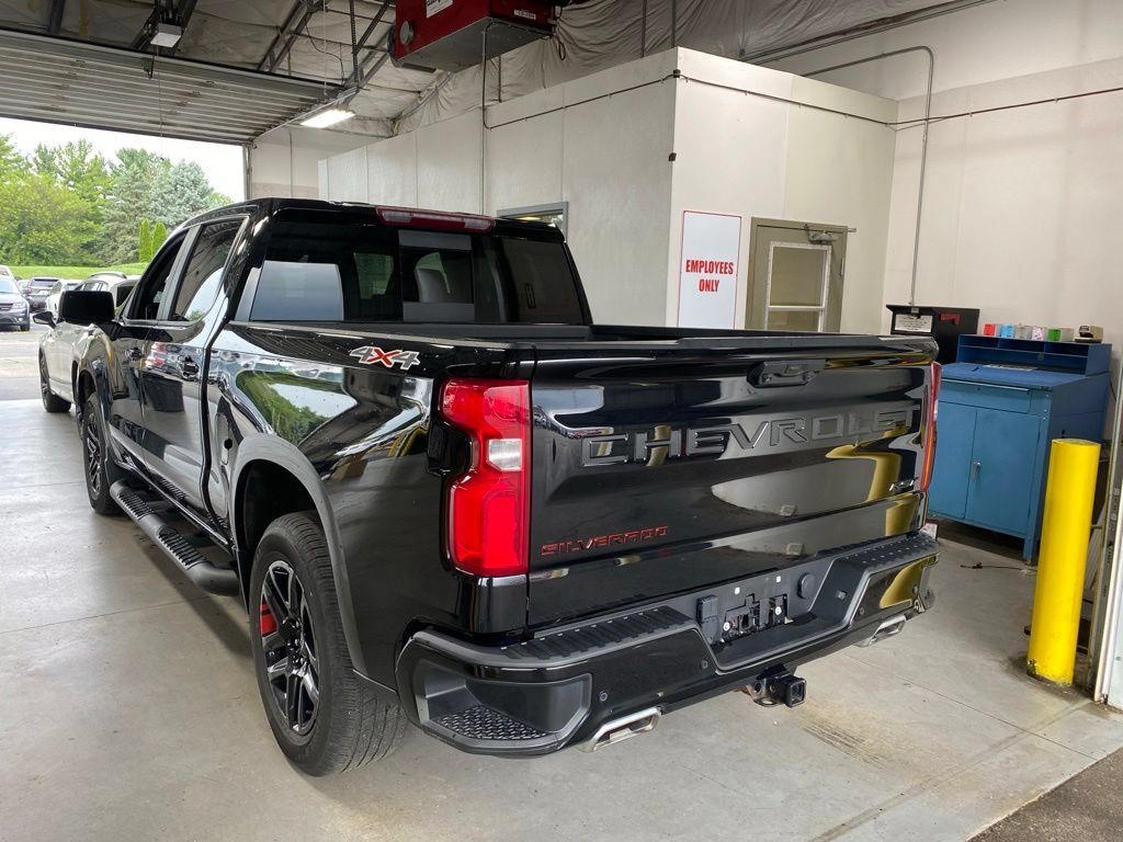 Used 2023 Chevrolet Silverado 1500 RST w/ Redline Edition AWD/4WD image 3